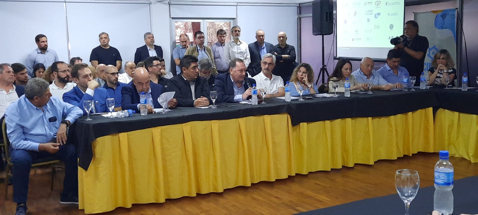 La industria de Córdoba reclamó “encontrar solución para poder producir”