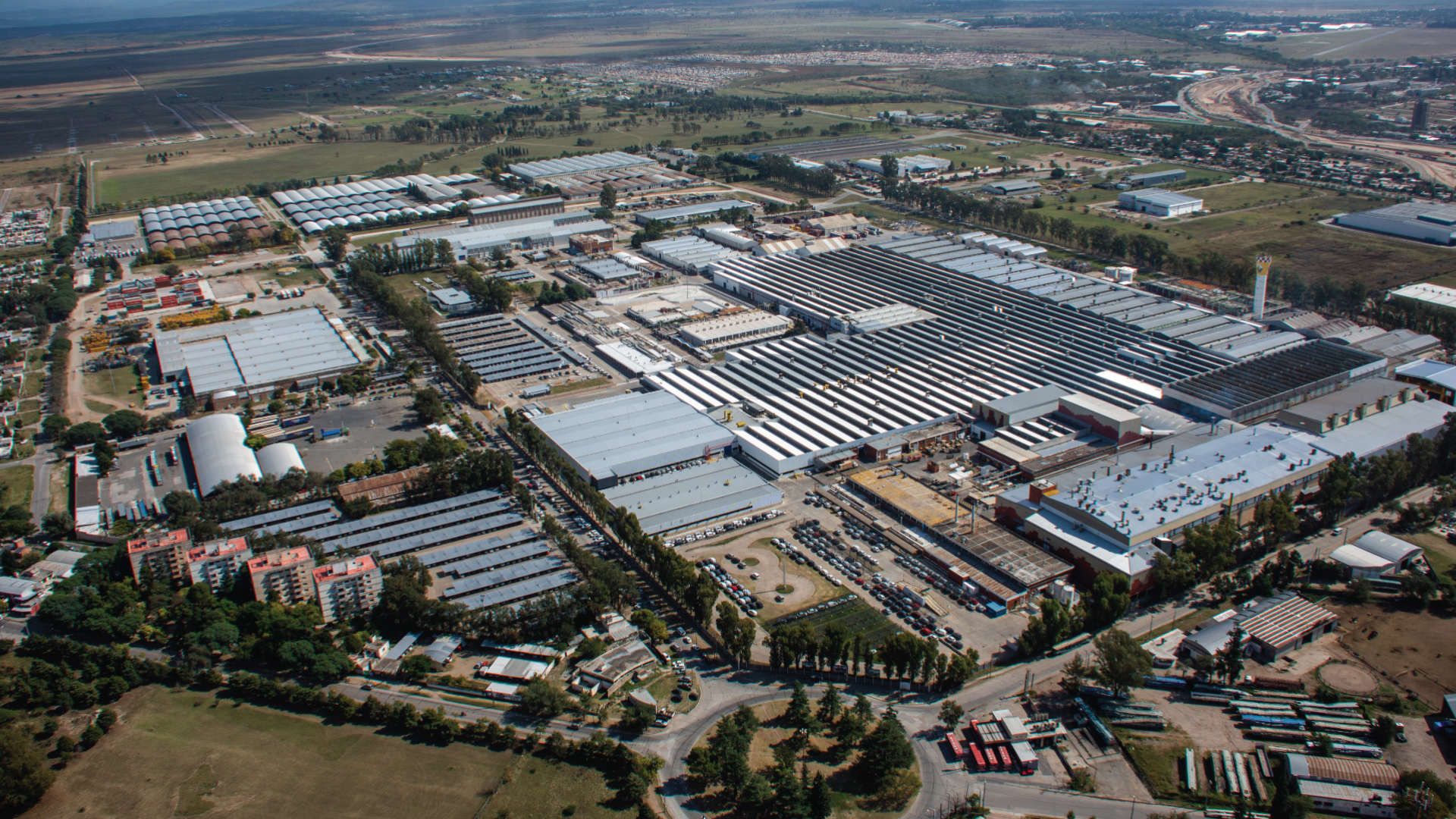 Con nuevos aires societarios, Renault hará una camioneta mediana en Córdoba